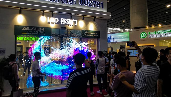 晶泓LED光電玻璃屏，建博會(huì)大放異彩，燃爆展會(huì)現(xiàn)場(chǎng)！(圖8)